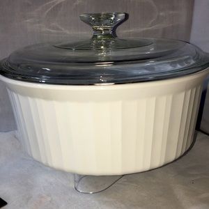 Vintage Corning Ware round French White casserole 2 1/2 liters